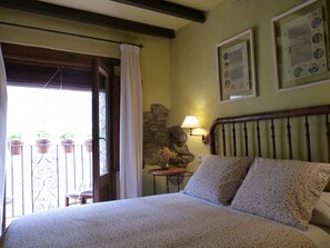 3 chambres, fer et planche à repasser