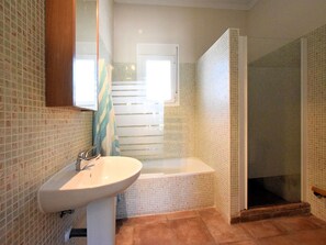 Bathtub - Mediterranean View Villa (Arenas)