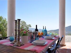 屋外ダイニングエリア