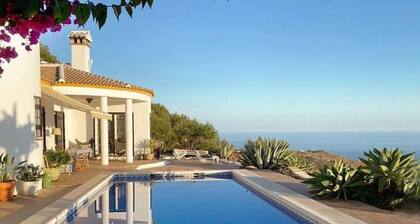 Villa in Arenas with Mediterranean Views