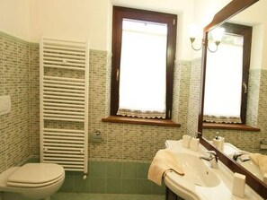 Bruser, hårtørrer, bidet