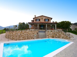 Pool - Villa in Cagli with Pool & Scenic Trails (Cagli)