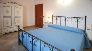 A bedroom with a bed, wardrobe, and nightstand. - Villa in Cagli with Pool & Scenic Trails (Cagli)
