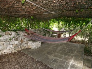Terrace/patio - Cottage in Cisternino with Garden & BBQ (Cisternino)