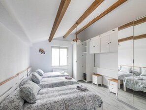7 bedrooms, iron/ironing board, WiFi