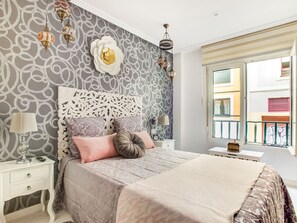 2 عدّة غرف نوم ومكواة/لوح كي وواي فاي