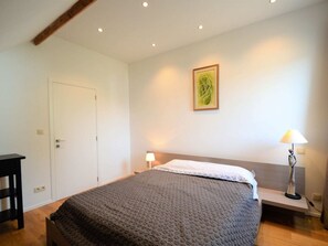 3 bedrooms, iron/ironing board, WiFi