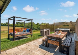 Outdoor dining - Spa Utopia (Sauna & Hot tub) (Raywell, Beverley)