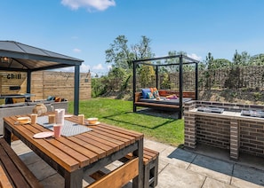 Outdoor dining - Upgraded for 2025, now featuring a tilt-and-turn gazebo over the hot tub. (Raywell, Beverley)