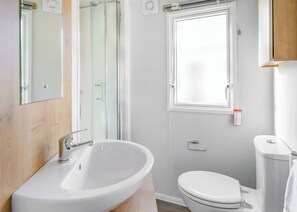 Bathroom - Comfortable and modern 10ft-wide caravan. (Woolacombe)