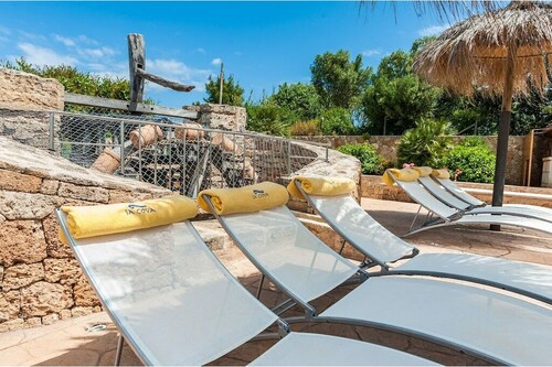Villa with private pool in a privileged environment. Wifi, A/c & lovely BBQ