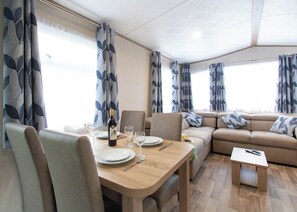 Unclassified image, 3 of 8, button - 12ft-wide caravan with one double with en suite bathroom and one twin bedroom. (Milford-on-Sea, Nr Lymington)