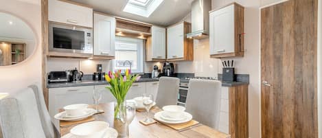 Réfrigérateur, four, plaque de cuisson, lave-vaisselle