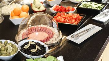 Free daily buffet breakfast