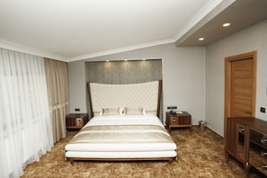 Executive Double Room | Egyptian cotton sheets, premium bedding, minibar, in-room safe