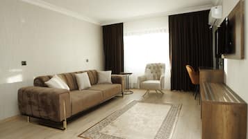 Family Room | Egyptian cotton sheets, premium bedding, minibar, in-room safe