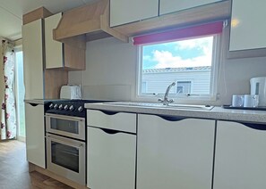 Fridge, oven, stovetop, toaster