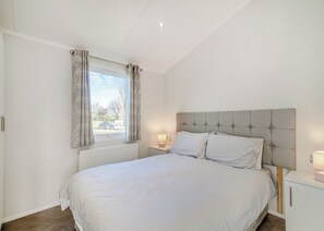 2 bedrooms - A well presented holiday home with one double and one twin. (Hutton Rudby, Yarm)