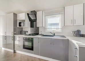 Kühlschrank, Ofen, Herdplatte, Toaster