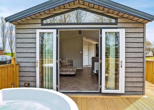 A well presented holiday home with one double and one twin.