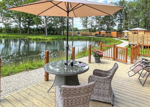 Outdoor dining - Cedar Boutique Lodge (Aughton)