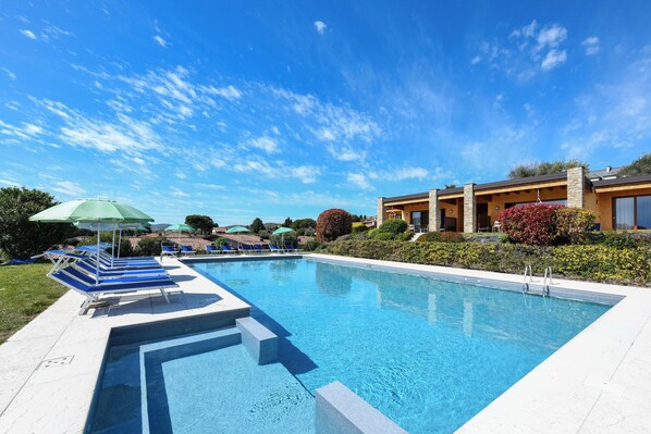 泳池