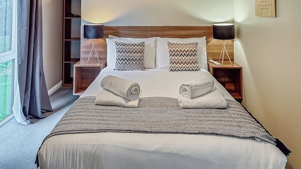 Room - Recently upgraded with Gazebo over hot tub and side bar with stools. (Raywell, Beverley)