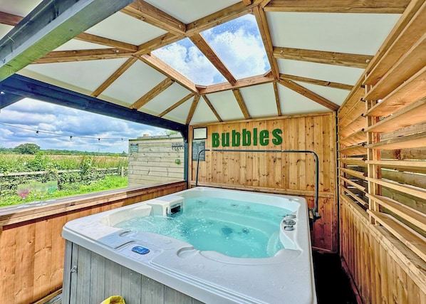 Indoor spa tub