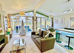 TV - 1 bedroom accommodation in Raywell, Beverley (Raywell, Beverley)