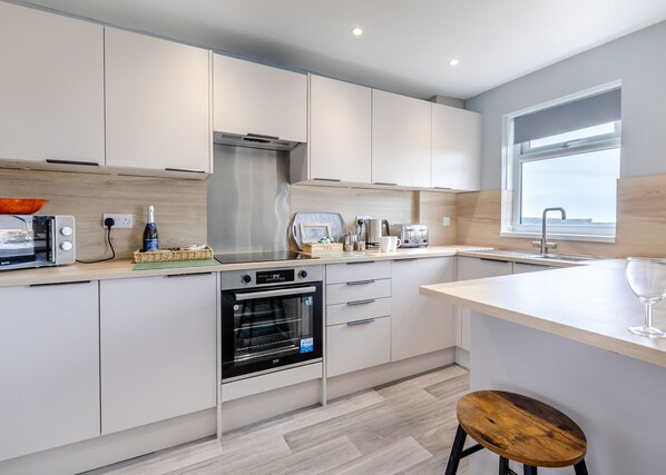 Oven - Platinum 3 Bedroom Chalet Sleeps 5 (Brixham, Torbay)