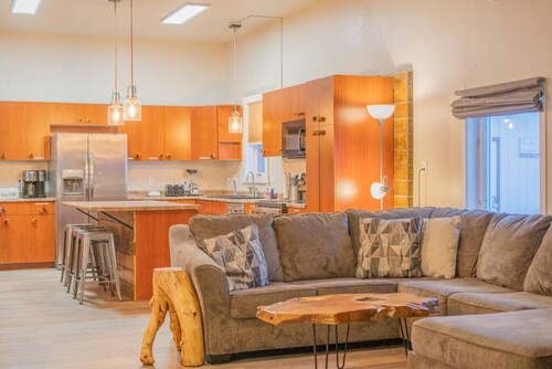 The Northern Driftwood Inn 1.0