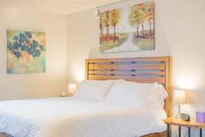 4 bedrooms, desk, iron/ironing board, free WiFi
