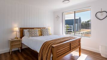 4 habitaciones, tabla de planchar con plancha y acceso a internet