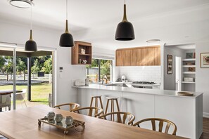 Microonde, forno, piano cottura, lavastoviglie