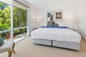 4 bedrooms, Internet, bed sheets