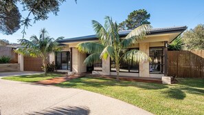 Exterior - Luxury and Style on Pasadena with large spa (Rye)