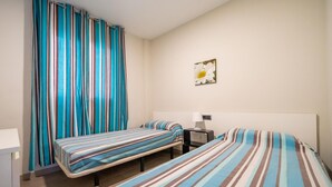 3 bedrooms, WiFi (free), bed sheets