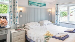 3 bedrooms, free WiFi - Select Lodge Plus 3 WF (Milford-on-Sea, Nr Lymington)