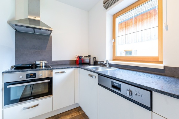 Refrigerador, microondas, placa de cocina