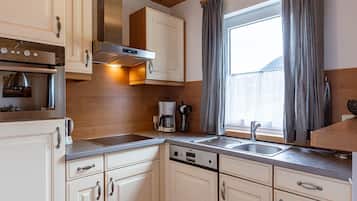 KĂŒhlschrank, Mikrowelle, Herdplatte, GeschirrspĂŒler