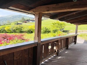 Property grounds - Sunny Alpine Apartment by the Slopes (Kaprun)