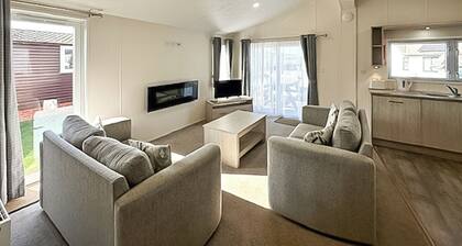 Superior Lodge (sleeps 8)