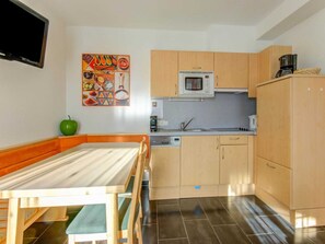 Microwave, stovetop, dishwasher - Inviting Apartment in Fiss in the Mountains (Fiss)
