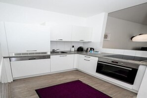 Kühlschrank, Ofen, Herdplatte, Geschirrspüler