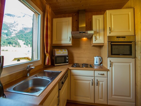 Fridge, microwave, dishwasher, coffee/tea maker