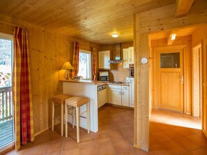 Kühlschrank, Mikrowelle, Herdplatte, Geschirrspüler