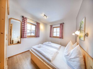 4 bedrooms, WiFi - Cozy chalet with sauna (Wald-Königsleiten)
