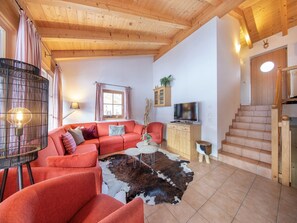 Fernseher, Kamin, DVD-Player