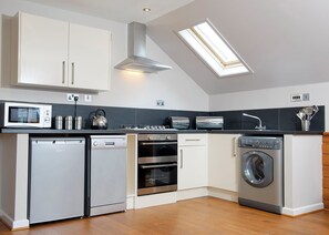 Fridge, oven, stovetop, toaster - Ocean Breeze Villa 3 (Pets Welcome) (Woolacombe)
