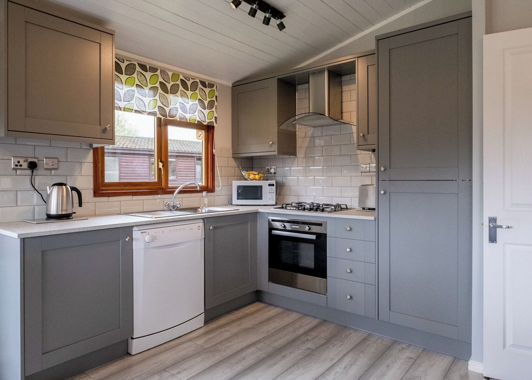 Fridge, oven, stovetop, toaster